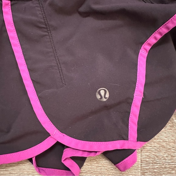 purple and black lululemon shorts size 4 - Picture 3 of 3